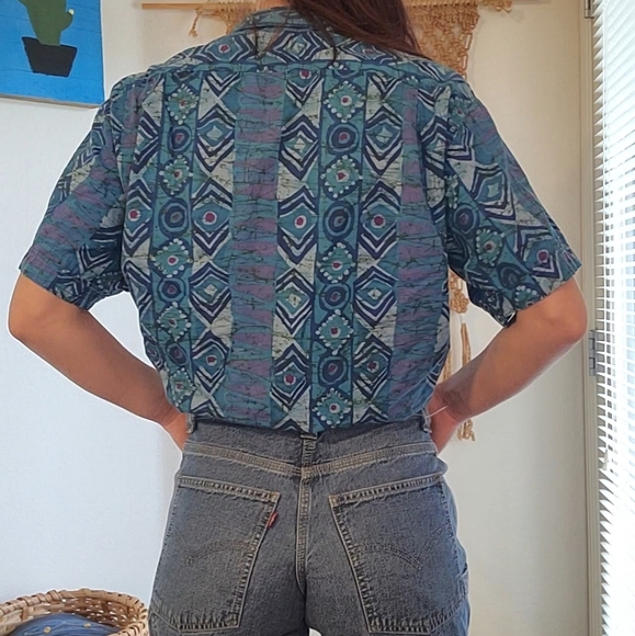 《Vintage multi print hawaiian top》 - Picture 7 of 14